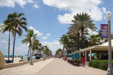 Copropriété à vendre à Hollywood, Floride: 1 chambre, 69.68 m2 № 1855242 - photo 13