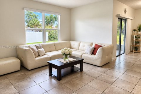 Casa en venta en Port St. Lucie, Florida, 4 dormitorios, 169.73 m2 № 2325745 - foto 9