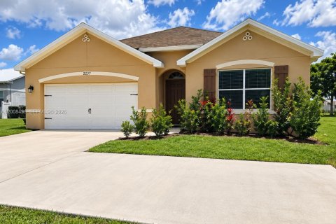 Casa en venta en Port St. Lucie, Florida, 4 dormitorios, 169.73 m2 № 2325745 - foto 2