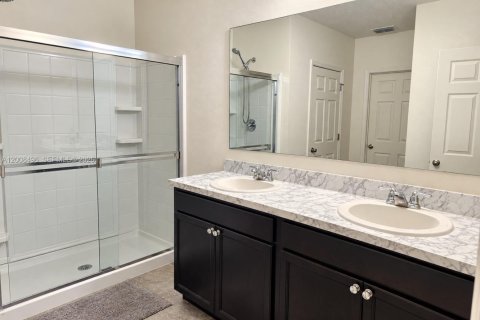 Casa en venta en Port St. Lucie, Florida, 4 dormitorios, 169.73 m2 № 2325745 - foto 13