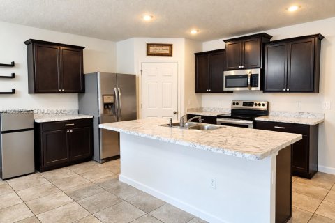 Casa en venta en Port St. Lucie, Florida, 4 dormitorios, 169.73 m2 № 2325745 - foto 3