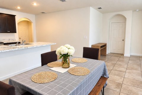 Casa en venta en Port St. Lucie, Florida, 4 dormitorios, 169.73 m2 № 2325745 - foto 5