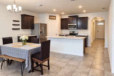 Casa en venta en Port St. Lucie, Florida, 4 dormitorios, 169.73 m2 № 2325745 - foto 4