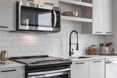 Apartamento en alquiler en Miami, Florida, 2 dormitorios, 114.64 m2 № 1967700 - foto 16