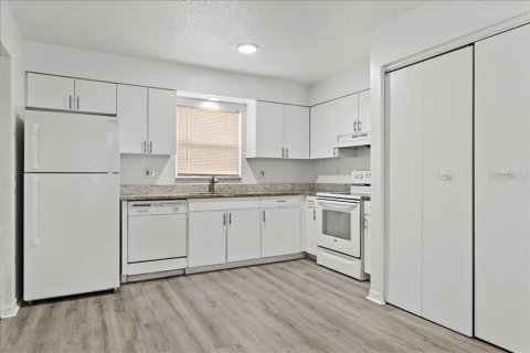 Apartment in Tampa, Florida 3 bedrooms, 90.58 sq.m. № 1913024 - photo 4