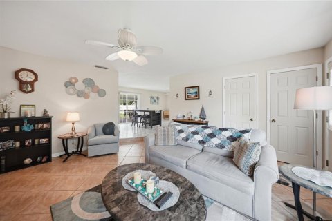 Villa ou maison à vendre à Port Charlotte, Floride: 3 chambres, 116.96 m2 № 2233744 - photo 5