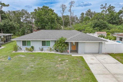 House in Port Charlotte, Florida 3 bedrooms, 116.96 sq.m. № 2233744