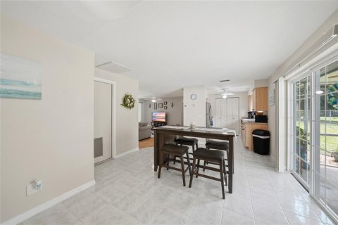 Villa ou maison à vendre à Port Charlotte, Floride: 3 chambres, 116.96 m2 № 2233744 - photo 6
