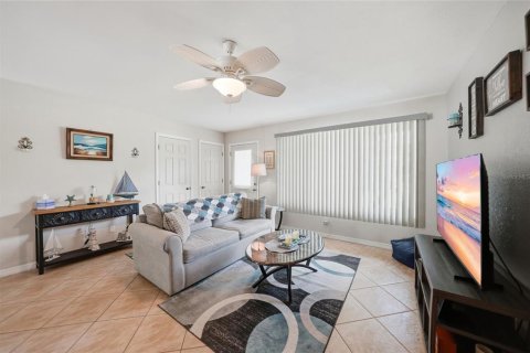 Villa ou maison à vendre à Port Charlotte, Floride: 3 chambres, 116.96 m2 № 2233744 - photo 3
