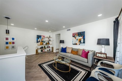 Condominio en venta en Saint Petersburg, Florida, 2 dormitorios, 86.4 m2 № 2107422 - foto 25