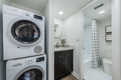 Condominio en venta en Saint Petersburg, Florida, 2 dormitorios, 86.4 m2 № 2107422 - foto 21