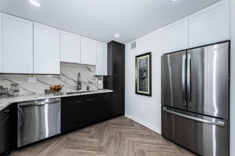 Condominio en venta en Saint Petersburg, Florida, 2 dormitorios, 86.4 m2 № 2107422 - foto 11