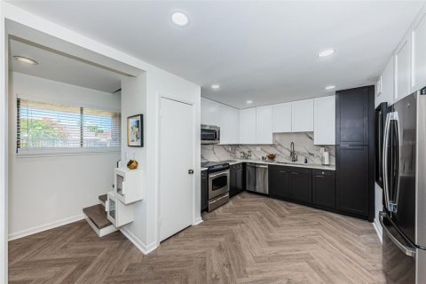 Condominio en venta en Saint Petersburg, Florida, 2 dormitorios, 86.4 m2 № 2107422 - foto 8