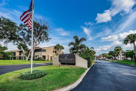 Condominio en Saint Petersburg, Florida, 2 dormitorios  № 2107422