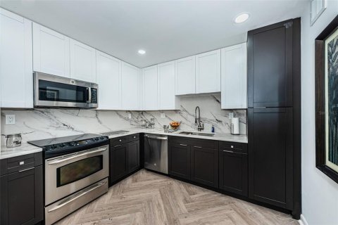 Condominio en venta en Saint Petersburg, Florida, 2 dormitorios, 86.4 m2 № 2107422 - foto 9