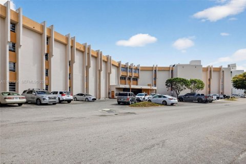 Condominio en Miami, Florida, 2 dormitorios  № 2031998
