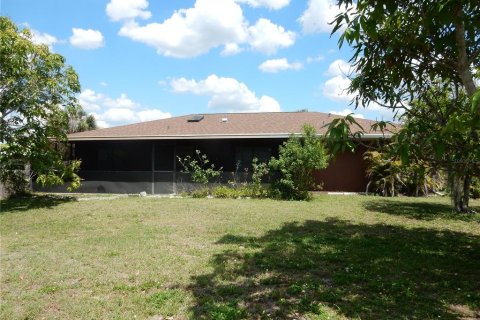 House in Port Charlotte, Florida 3 bedrooms, 152.45 sq.m. № 2345369 - photo 23