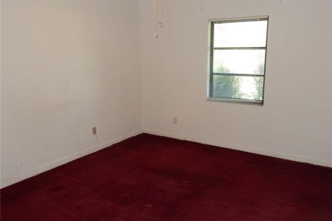 House in Port Charlotte, Florida 3 bedrooms, 152.45 sq.m. № 2345369 - photo 12