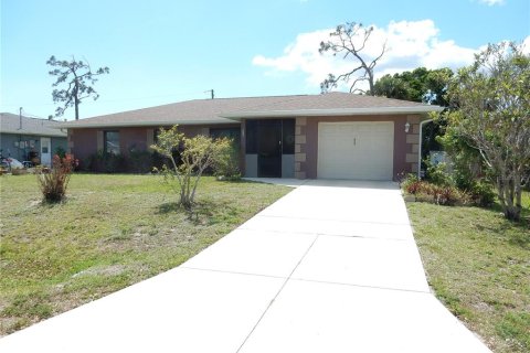 House in Port Charlotte, Florida 3 bedrooms, 152.45 sq.m. № 2345369 - photo 2