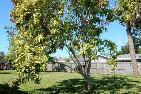 House in Port Charlotte, Florida 3 bedrooms, 152.45 sq.m. № 2345369 - photo 21