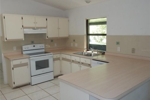 House in Port Charlotte, Florida 3 bedrooms, 152.45 sq.m. № 2345369 - photo 10