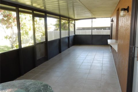 House in Port Charlotte, Florida 3 bedrooms, 152.45 sq.m. № 2345369 - photo 4