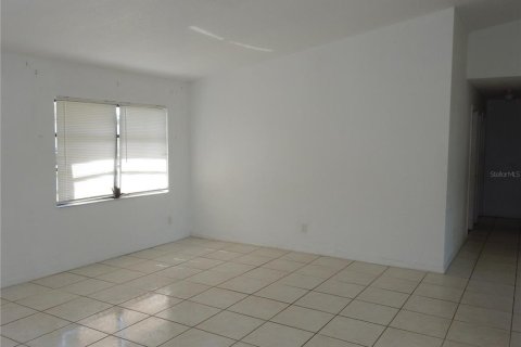 House in Port Charlotte, Florida 3 bedrooms, 152.45 sq.m. № 2345369 - photo 6