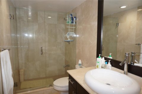Condo in Sunny Isles Beach, Florida, 2 bedrooms  № 1953926 - photo 17