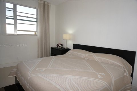 Condo in Sunny Isles Beach, Florida, 2 bedrooms  № 1953926 - photo 14