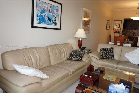 Condo in Sunny Isles Beach, Florida, 2 bedrooms  № 1953926 - photo 5