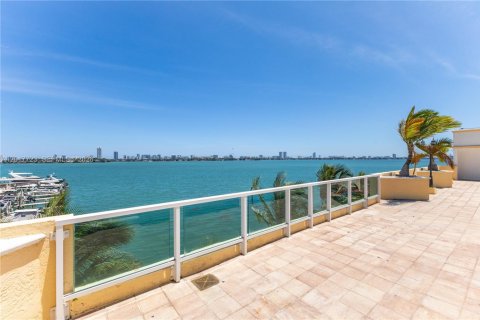 Condo in North Bay Village, Florida, 2 bedrooms  № 2086357 - photo 28