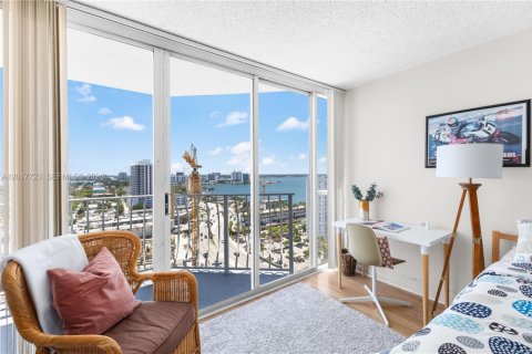 Condo in North Bay Village, Florida, 2 bedrooms  № 2086357 - photo 15