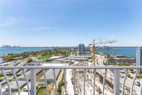 Condo in North Bay Village, Florida, 2 bedrooms  № 2086357 - photo 21
