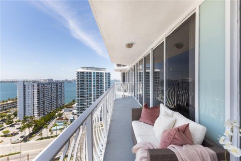 Condo in North Bay Village, Florida, 2 bedrooms  № 2086357 - photo 20