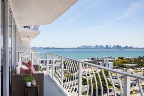 Condo in North Bay Village, Florida, 2 bedrooms  № 2086357 - photo 19