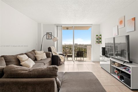 Condo in North Miami, Florida, 1 bedroom № 1943050 - photo 4
