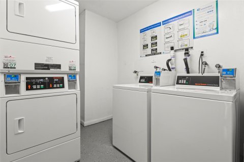 Condo in North Miami, Florida, 1 bedroom № 1943050 - photo 23