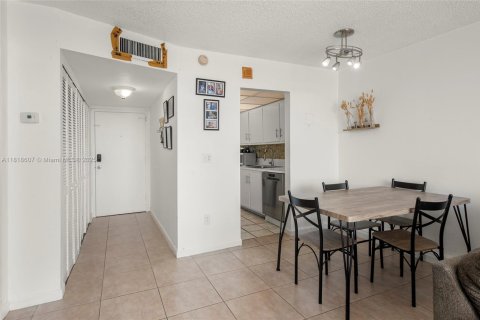 Condo in North Miami, Florida, 1 bedroom № 1943050 - photo 7