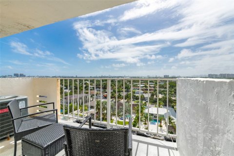 Condo in North Miami, Florida, 1 bedroom № 1943050 - photo 20