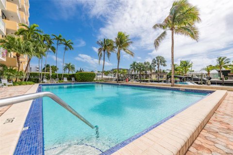 Condo in North Miami, Florida, 1 bedroom № 1943050 - photo 27