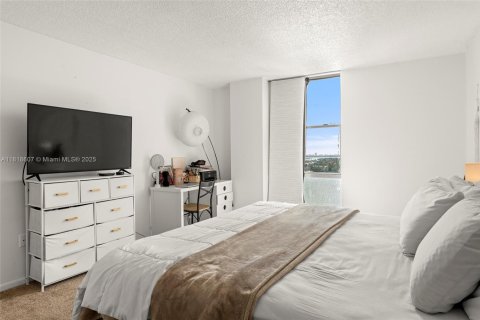 Condo in North Miami, Florida, 1 bedroom № 1943050 - photo 14