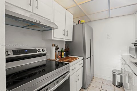 Condo in North Miami, Florida, 1 bedroom № 1943050 - photo 10