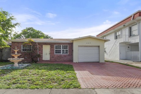 Villa ou maison à Hallandale Beach, Floride 3 chambres, 124.86 m2 № 2378737