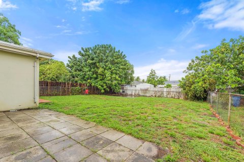 Villa ou maison à louer à Hallandale Beach, Floride: 3 chambres, 124.86 m2 № 2378737 - photo 7