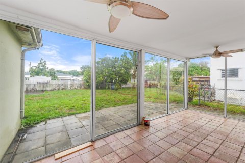 Villa ou maison à louer à Hallandale Beach, Floride: 3 chambres, 124.86 m2 № 2378737 - photo 3