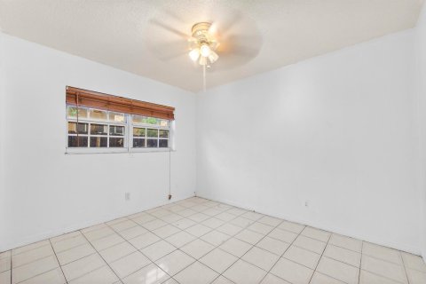 Villa ou maison à louer à Hallandale Beach, Floride: 3 chambres, 124.86 m2 № 2378737 - photo 24