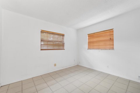 Villa ou maison à louer à Hallandale Beach, Floride: 3 chambres, 124.86 m2 № 2378737 - photo 2