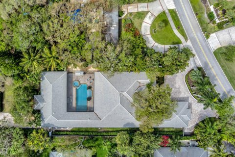 House in Vero Beach, Florida 5 bedrooms, 295.62 sq.m. № 2146236