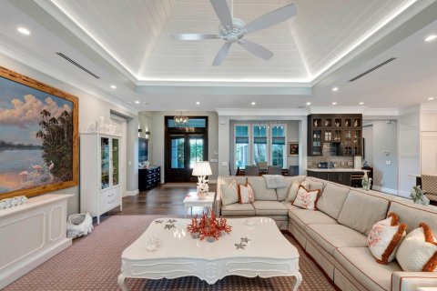 House in Vero Beach, Florida 5 bedrooms, 295.62 sq.m. № 2146236 - photo 8