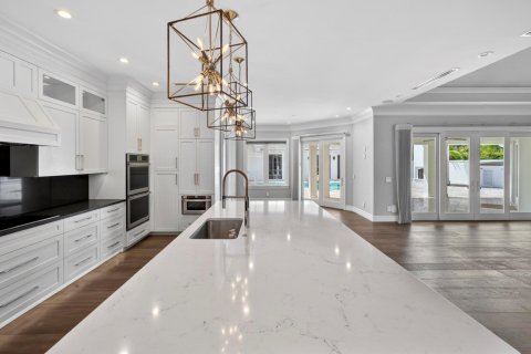 House in Vero Beach, Florida 5 bedrooms, 295.62 sq.m. № 2146236 - photo 18
